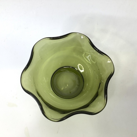 VINTAGE Avocado Green Wavy Ruffled Glass Bowl Anchor Hocking? size 5" x 2.5" - Picture 9 of 12